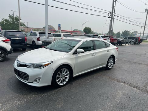 Used 2014 Toyota Avalon Limited FWD image 2
