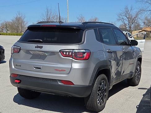 Used 2019 Jeep Compass Trailhawk image 4