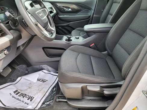 Used 2024 GMC Terrain SLE image 9