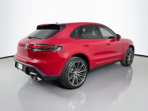 Certified 2026 Porsche Macan AWD/4WD image 7