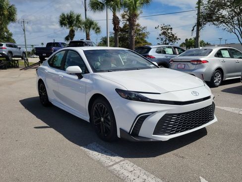 New 2026 Toyota Camry SE FWD image 3