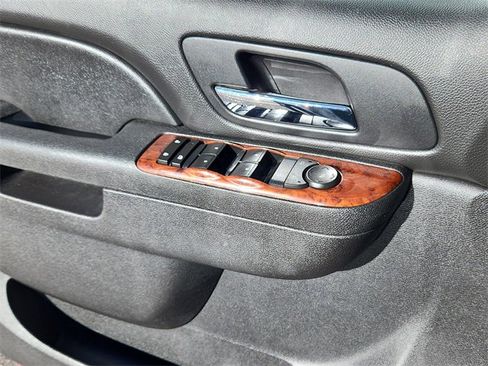 Used 2011 GMC Yukon SLE w/ Suspension Package, Off-Road image 8