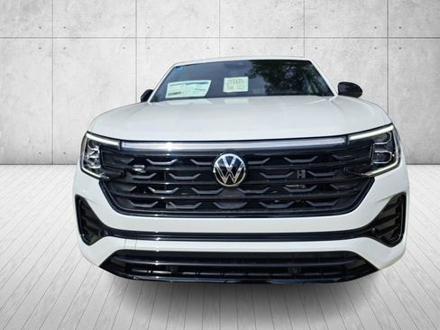 Used 2025 Volkswagen Atlas Cross Sport SEL R-Line image 2