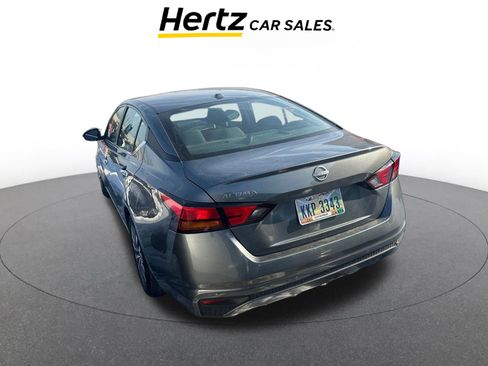 Used 2025 Nissan Altima 2.5 SV image 3