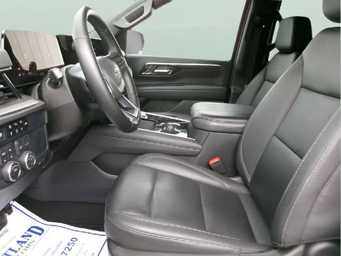 Used 2025 Chevrolet Suburban Z71 AWD/4WD image 15