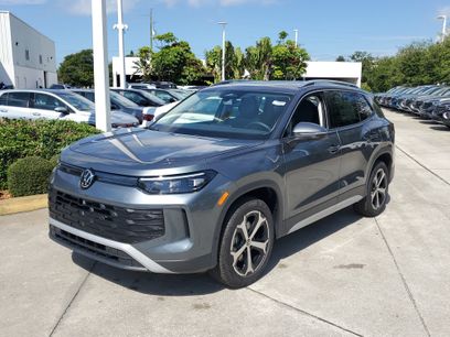 New 2025 Volkswagen Tiguan SE