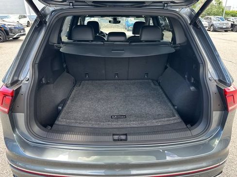 Certified 2022 Volkswagen Tiguan SEL R-Line AWD/4WD image 36