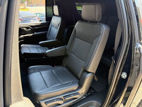Used 2023 GMC Yukon XL Denali w/ Denali Reserve Package image 32