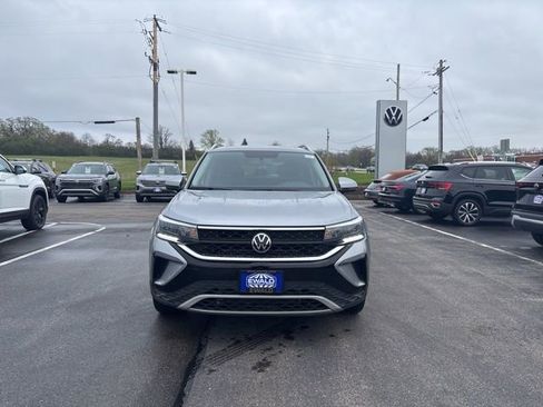 Used 2022 Volkswagen Taos SE AWD/4WD image 4