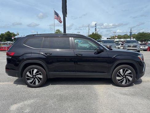 Certified 2025 Volkswagen Atlas SE FWD image 4