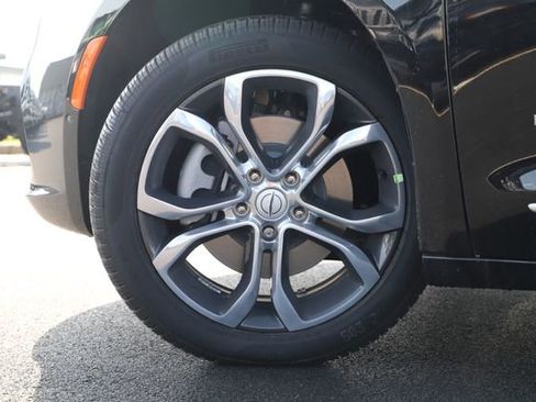 New 2026 Chrysler Pacifica Pinnacle AWD/4WD image 2