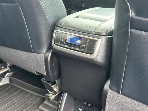 Used 2019 Toyota Highlander XLE w/ Carpet Mat Package (TMS) AWD/4WD image 20