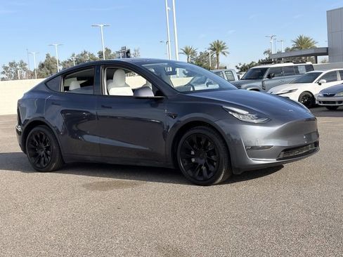 Used 2021 Tesla Model Y Long Range image 4