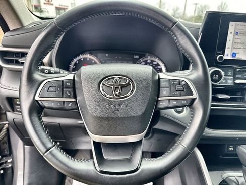Used 2024 Toyota Highlander LE image 23