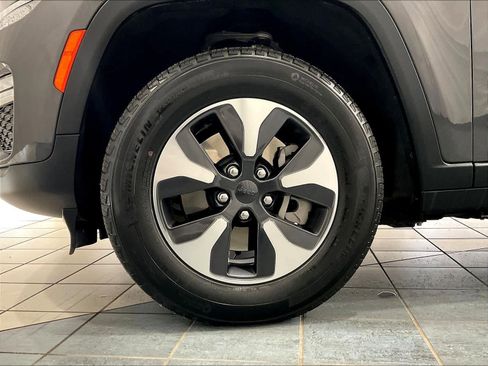 Used 2023 Jeep Grand Cherokee 4WD 4xe image 7