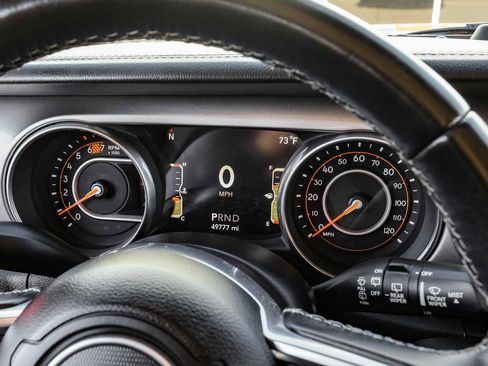 Used 2018 Jeep Wrangler Unlimited Sahara image 17