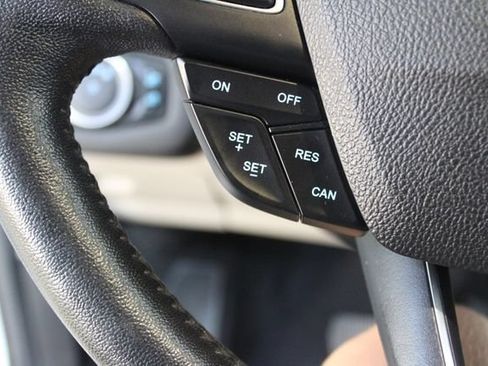 Used 2017 Ford Escape Titanium w/ Equipment Group 301A AWD/4WD image 17