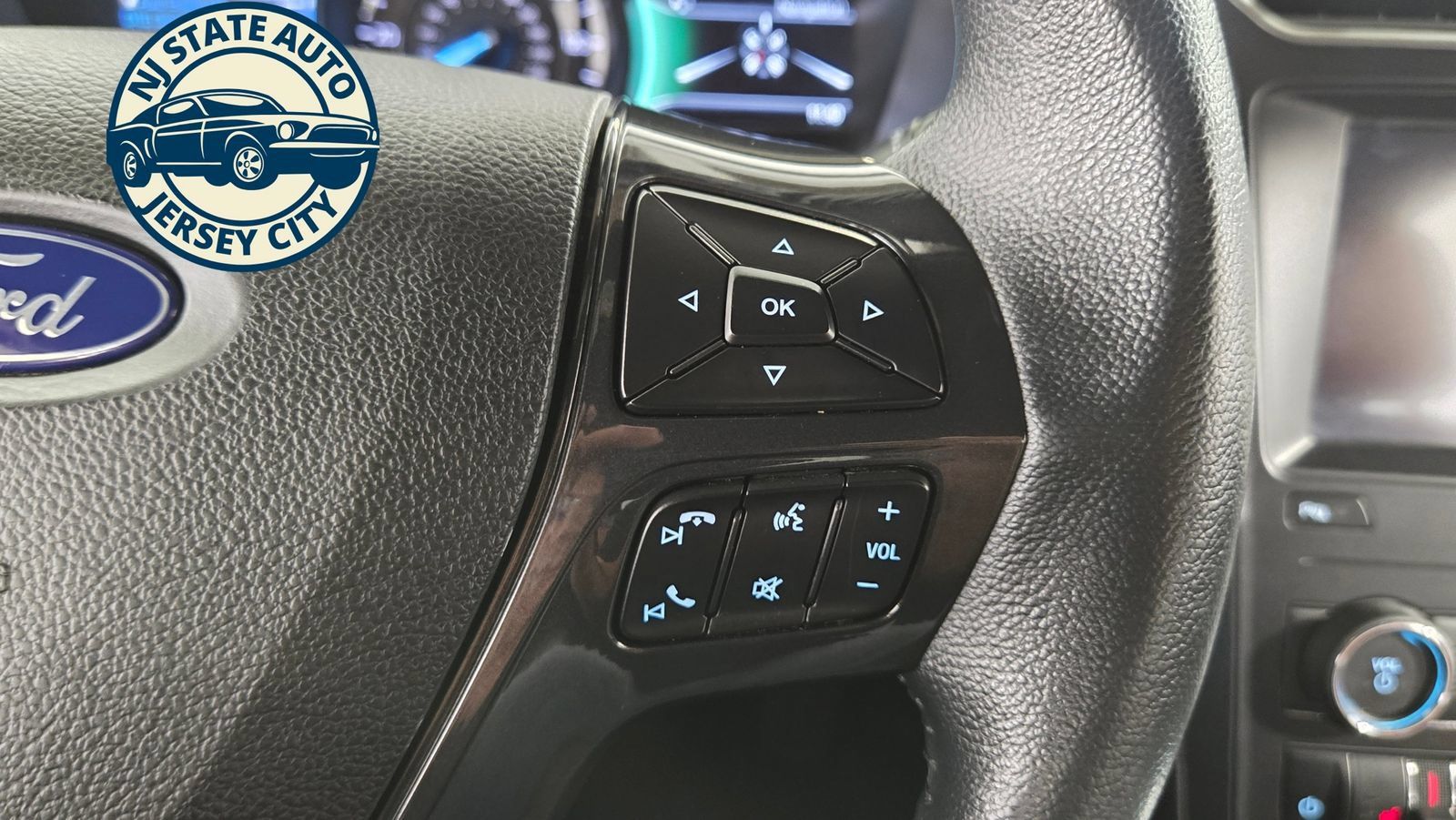Used 2019 Ford Explorer XLT w/ Equipment Group 202A AWD/4WD image 19