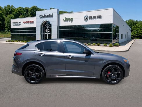 Used 2023 Alfa Romeo Stelvio Veloce AWD/4WD image 7