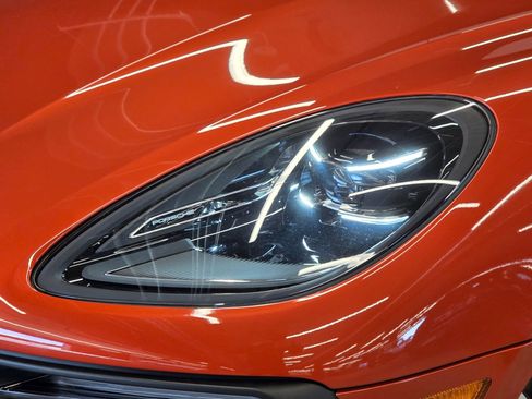 Certified 2025 Porsche Macan image 25