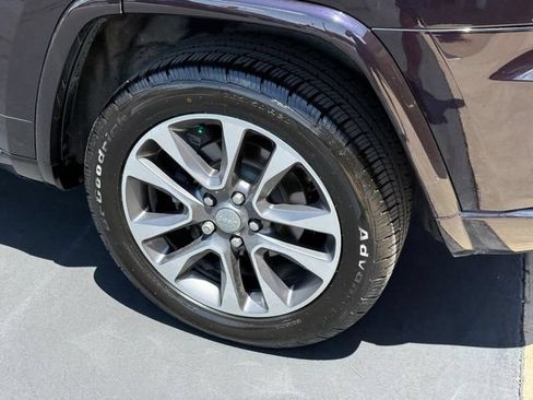 Used 2018 Jeep Grand Cherokee Overland AWD/4WD image 7