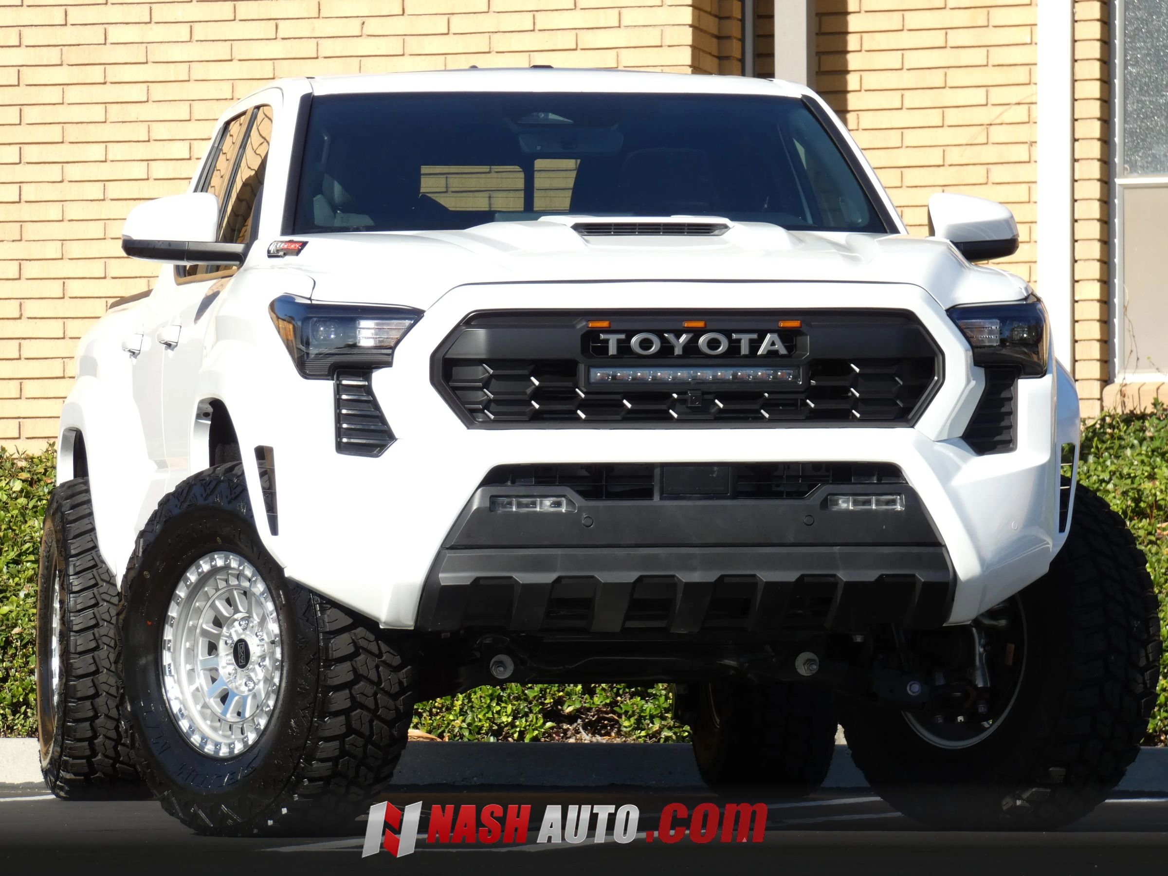 Used 2026 Toyota Tacoma TRD Sport w/ TRD Sport Upgrade Package AWD/4WD image 3