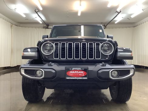 Used 2024 Jeep Wrangler Unlimited Sahara w/ Technology Group AWD/4WD image 11