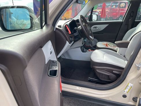 Used 2015 Jeep Renegade Latitude AWD/4WD image 14
