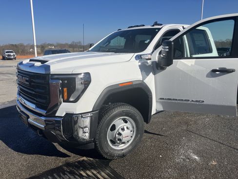 New 2026 GMC Sierra 3500 Pro w/ Convenience Package image 1