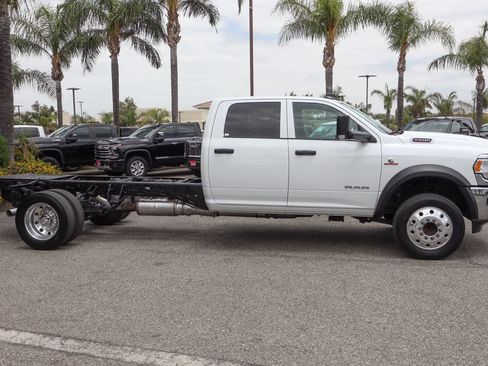 Used 2021 RAM 5500 Tradesman w/ Chrome Appearance Group RWD image 10