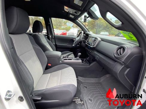 Used 2023 Toyota Tacoma TRD Off-Road w/ Technology Package AWD/4WD image 13