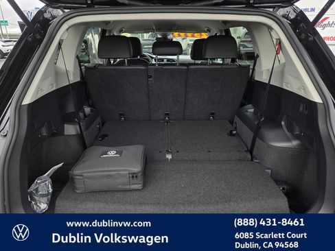 Used 2023 Volkswagen Tiguan SE image 25