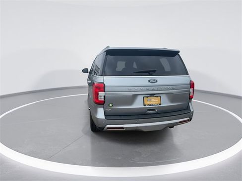 Used 2023 Ford Expedition XLT image 9