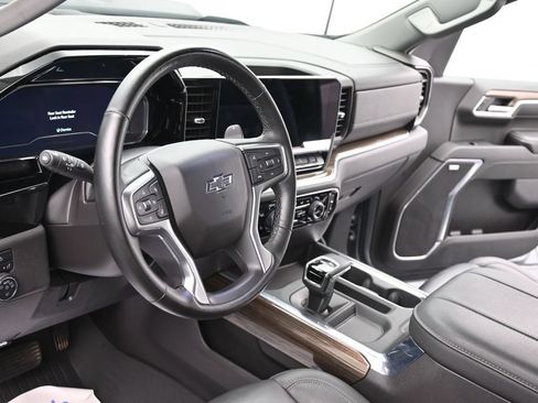 Used 2024 Chevrolet Silverado 1500 LT Trail Boss w/ Convenience Package II AWD/4WD image 18
