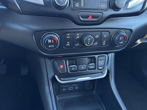 Used 2020 GMC Terrain SLT image 27