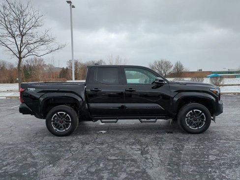 Certified 2025 Toyota Tacoma TRD Sport w/ TRD Sport Premium Package AWD/4WD image 5
