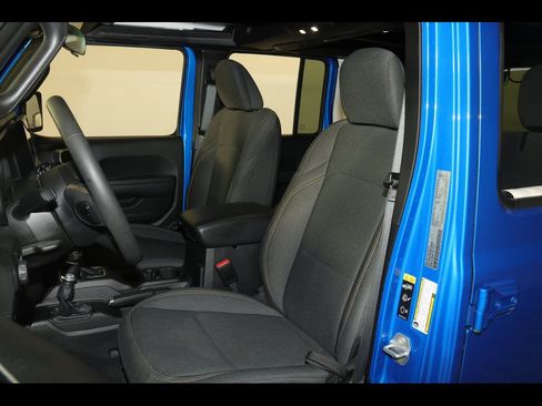 Used 2024 Jeep Wrangler Unlimited w/ Convenience Group AWD/4WD image 21