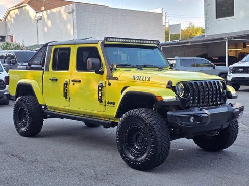 Used 2023 Jeep Gladiator Sport AWD/4WD image 9