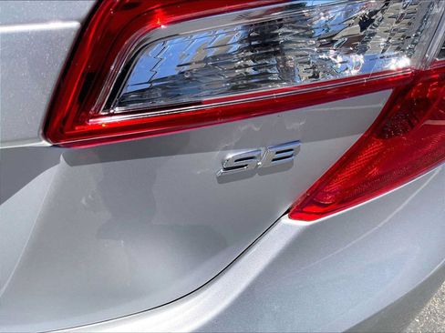 Used 2013 Toyota Camry SE FWD image 11