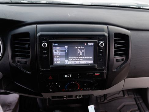 Used 2014 Toyota Tacoma 2WD Regular Cab image 19