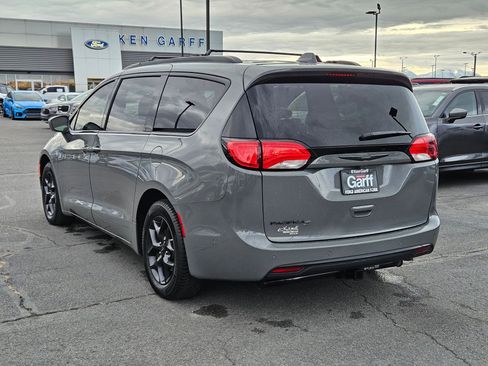 Used 2020 Chrysler Pacifica Touring-L Plus image 8
