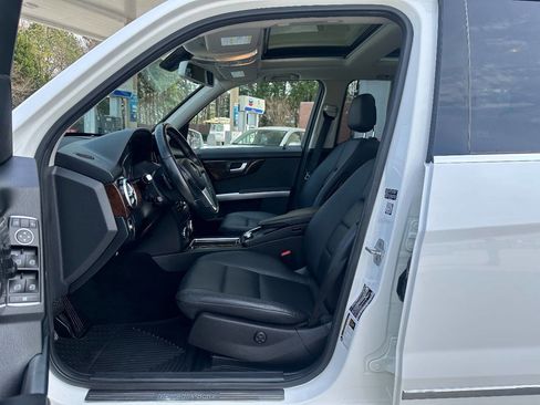 Used 2015 Mercedes-Benz GLK 350 4MATIC image 4