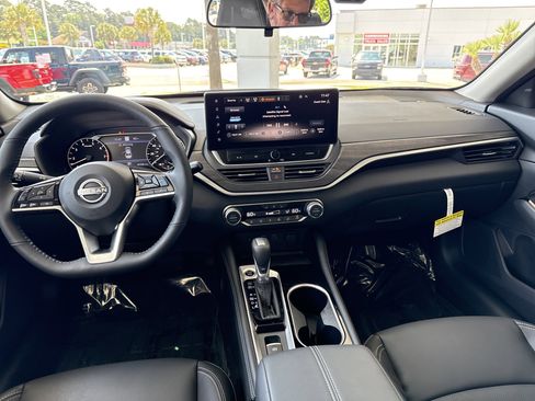 Used 2025 Nissan Altima 2.5 SL AWD/4WD image 28