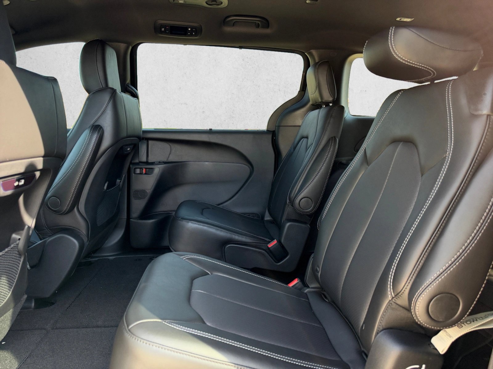 New 2027 Chrysler Pacifica Select FWD image 17