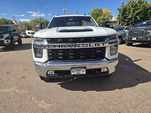 Used 2022 Chevrolet Silverado 2500 LT w/ Convenience Package image 2