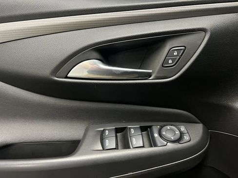 Used 2025 Buick Envista Avenir FWD image 23
