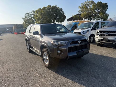 Used 2015 Toyota 4Runner SR5 w/ Four Season Floor Mat Package AWD/4WD image 2