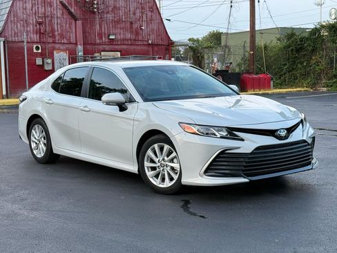 Used 2024 Toyota Camry LE w/ Convenience Package FWD image 2