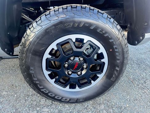 Used 2025 Toyota Tacoma TRD Off-Road image 30