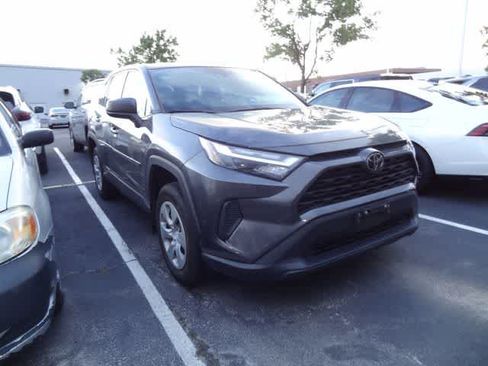 Used 2023 Toyota RAV4 LE AWD/4WD image 3